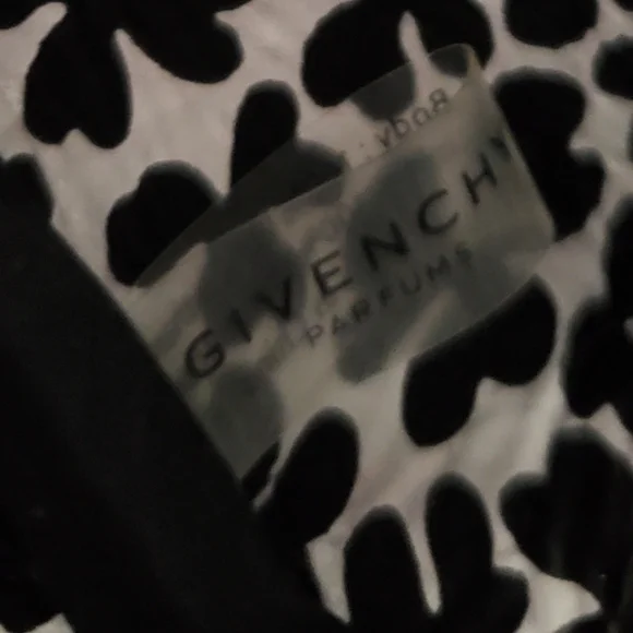 Givenchy Cosmetic Pouch Gucci Brush & Chanel Mascara - Picture 5 of 14